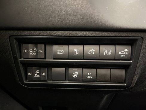 Used 2023 Toyota Tundra Platinum AWD/4WD image 28