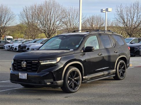 Used 2025 Honda Pilot Black Edition image 8