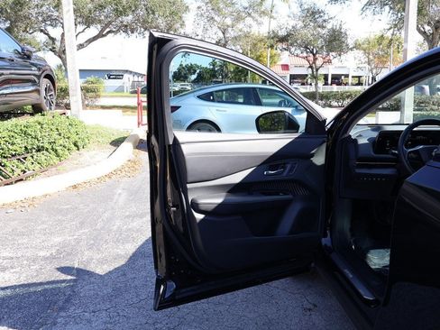 Used 2023 Nissan Ariya FWD image 27