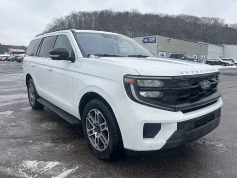 Used 2025 Ford Expedition Active image 3