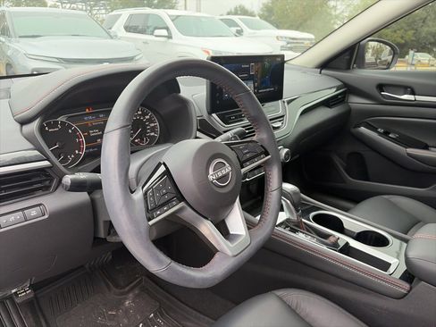 Used 2024 Nissan Altima 2.5 SR w/ SR Premium Package image 21