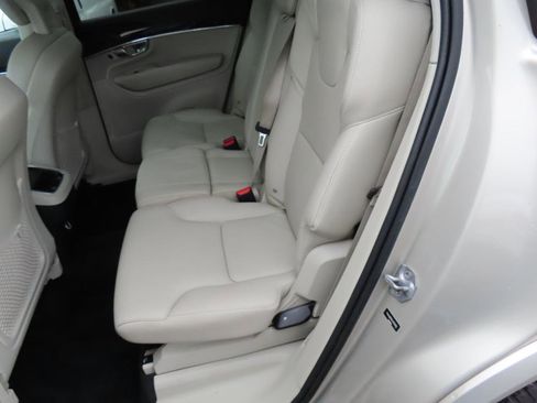 Used 2018 Volvo XC90 T6 Momentum w/ Convenience Package image 18