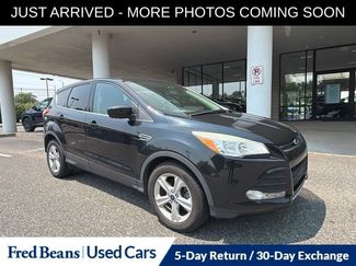 Used 2015 Ford Escape SE FWD video 1