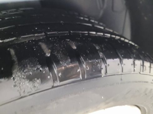 Used 2013 Chrysler 200 Limited image 19