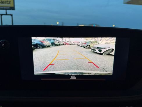 Used 2025 Buick Envista Sport Touring image 20