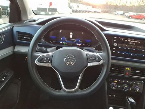 Used 2024 Volkswagen Taos SE image 17