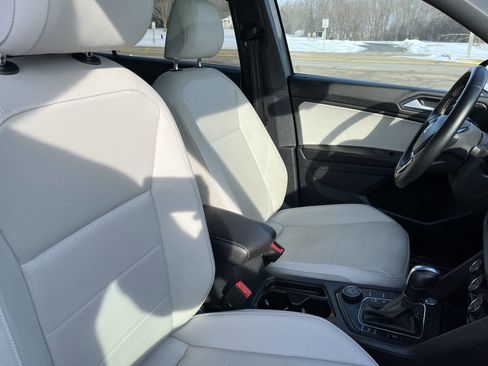 Used 2021 Volkswagen Tiguan SE R-Line w/ 3rd Row Seat Package image 39