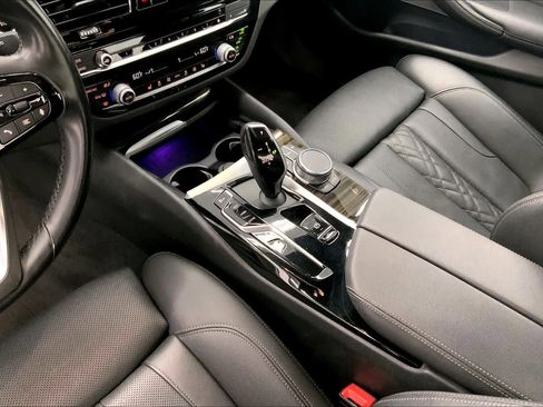 Used 2021 BMW 530e w/ Premium Package image 26