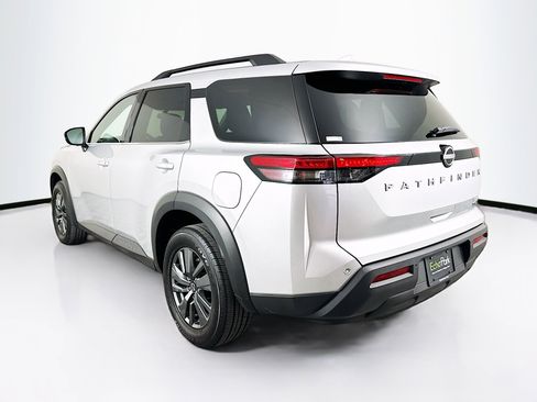 Used 2024 Nissan Pathfinder SV image 5
