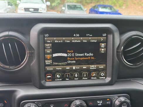 Used 2023 Jeep Gladiator Overland AWD/4WD image 29