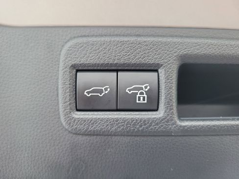 Used 2023 Toyota Venza Limited image 10