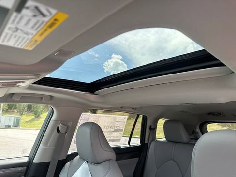 New 2026 Toyota Highlander Limited AWD/4WD image 16