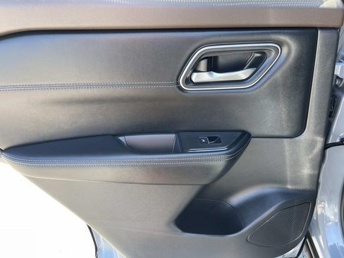 Used 2023 Nissan Rogue Platinum FWD image 28