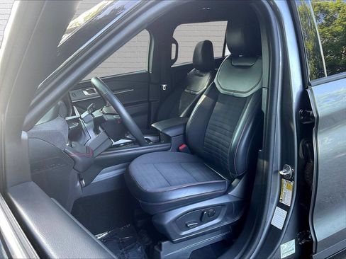 Used 2025 Ford Explorer ST-Line w/ ST-Line Street Pack AWD/4WD image 19