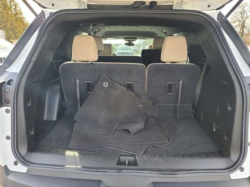 Used 2023 Chevrolet Traverse LS image 32