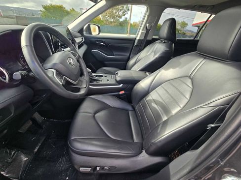 Used 2022 Toyota Highlander XLE image 25