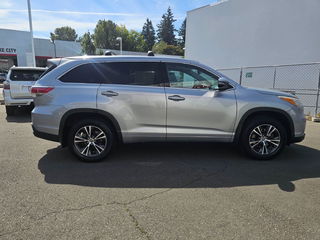 Used 2016 Toyota Highlander XLE AWD/4WD image 8