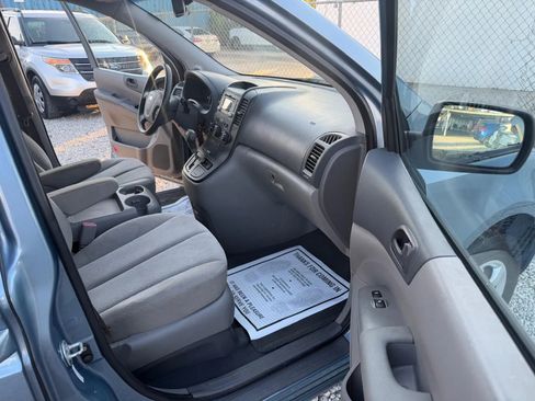 Used 2010 Kia Sedona LX w/ PWR Pkg image 9