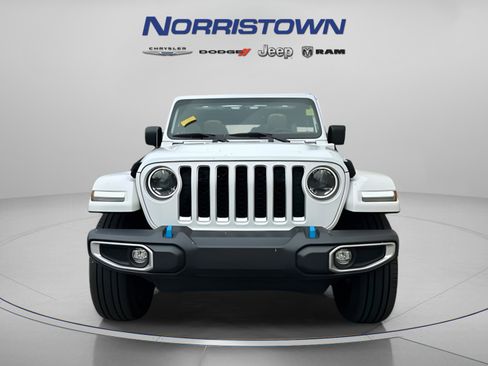 Used 2023 Jeep Wrangler Unlimited Sahara w/ Cold Weather Group AWD/4WD image 2