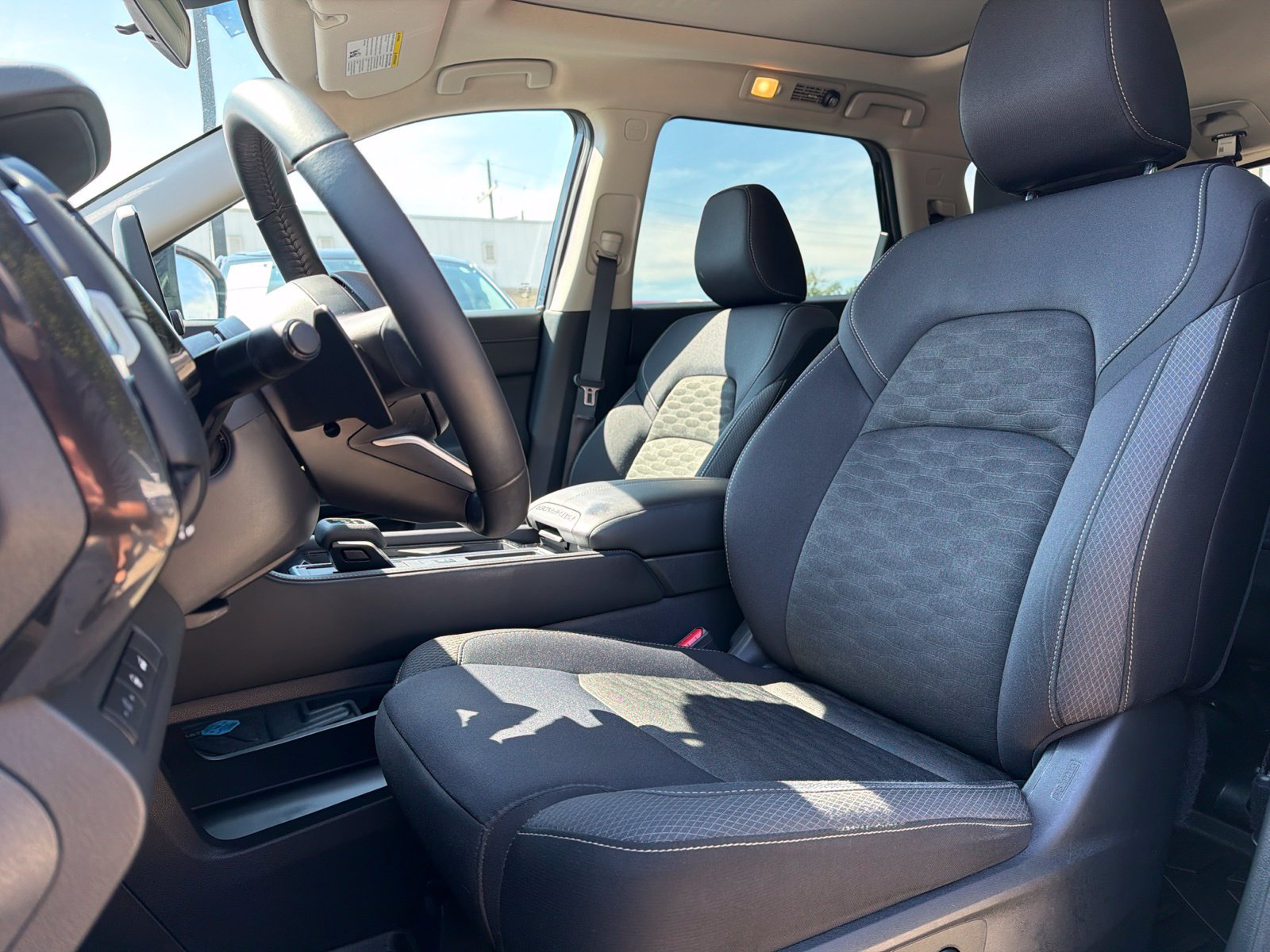 Used 2024 Nissan Pathfinder SV w/ SV Premium Package FWD image 8