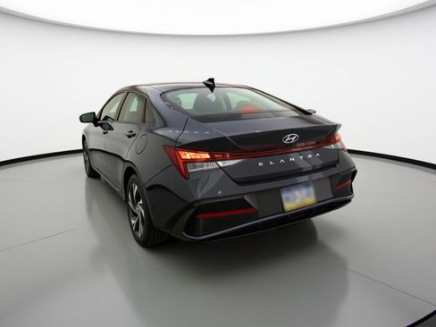 Used 2025 Hyundai Elantra SEL FWD image 6