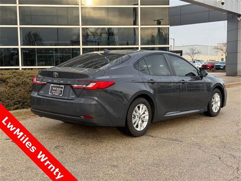 Used 2025 Toyota Camry LE image 3