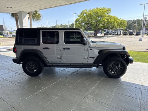 Used 2024 Jeep Wrangler Sport S image 16