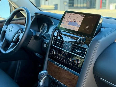 Used 2024 Nissan Armada SL w/ Captain's Chairs Package image 11