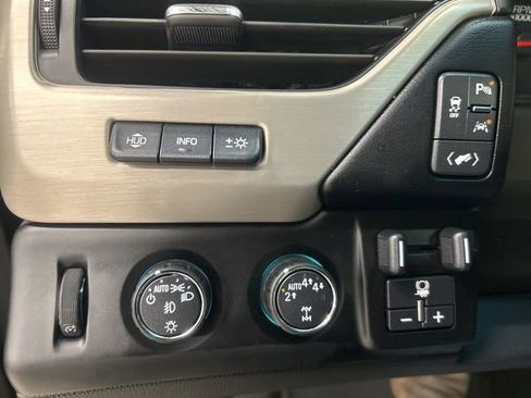 Used 2017 GMC Yukon Denali w/ Open Road Package AWD/4WD image 19