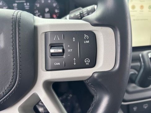 Used 2023 Land Rover Defender 130 X-Dynamic SE image 28