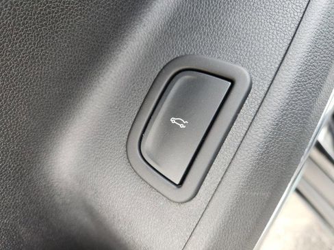 Used 2025 GMC Acadia Elevation image 34