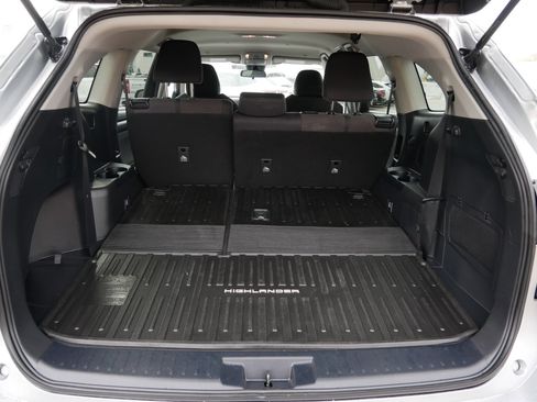 Used 2023 Toyota Highlander L image 18