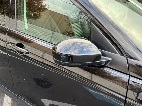 Used 2023 Land Rover Discovery Sport S image 9