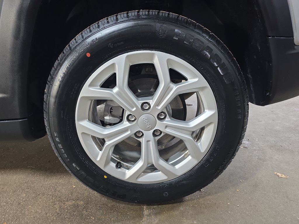 Used 2024 Jeep Compass Latitude AWD/4WD image 34