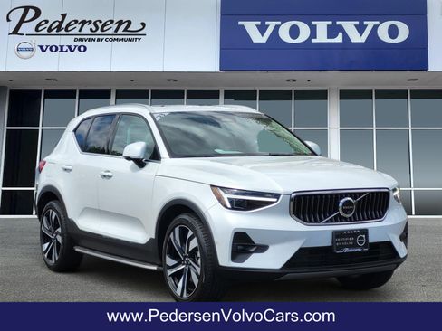 Used 2023 Volvo XC40 B5 Ultimate w/ Protection Package Premier AWD/4WD image 1