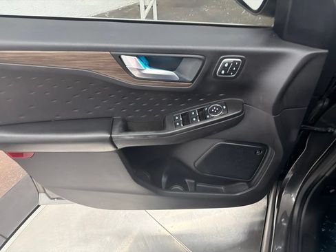 Used 2020 Ford Escape Titanium w/ Titanium Premium Package 2.0 FWD image 18