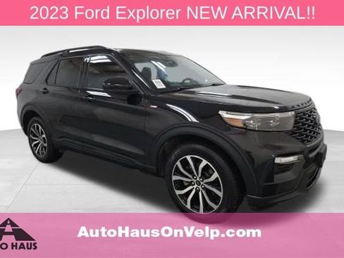 Used 2023 Ford Explorer ST-Line w/ Class IV Trailer Tow Package AWD/4WD image 1