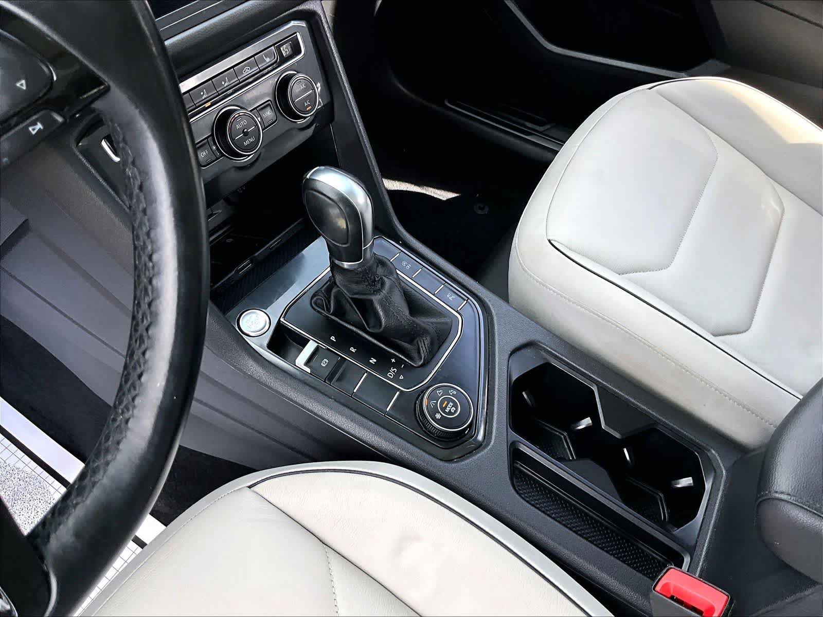 Used 2019 Volkswagen Tiguan SEL Premium w/ 3rd Row Seat Package AWD/4WD image 20