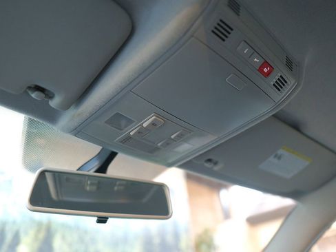 Used 2018 Volkswagen Tiguan SE image 25