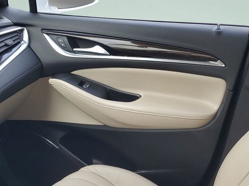 Used 2018 Buick Enclave Essence FWD image 14