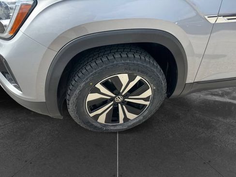 Used 2024 Volkswagen Atlas Cross Sport SE FWD image 9