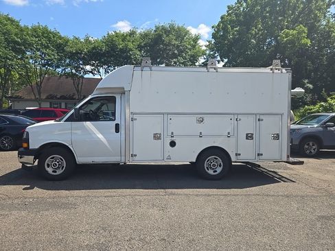 Used 2019 GMC Savana 3500 w/ Power Convenience Package RWD image 10