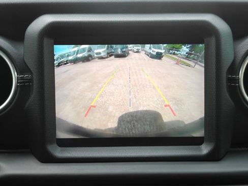 Used 2019 Jeep Wrangler Unlimited Sahara AWD/4WD image 8