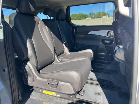 New 2026 Kia Carnival SX image 13