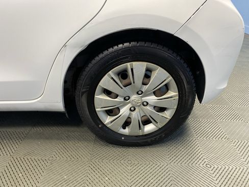 Used 2012 Toyota Yaris 4-Door Hatchback image 25