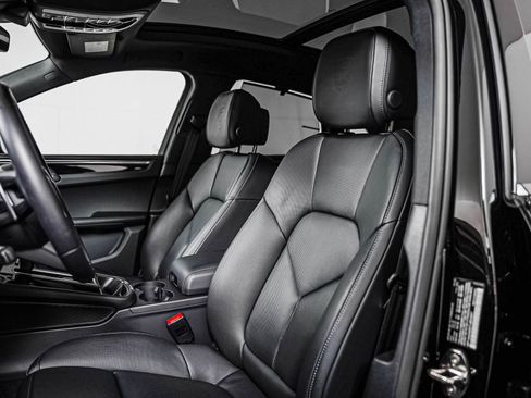 Certified 2026 Porsche Macan AWD/4WD image 5