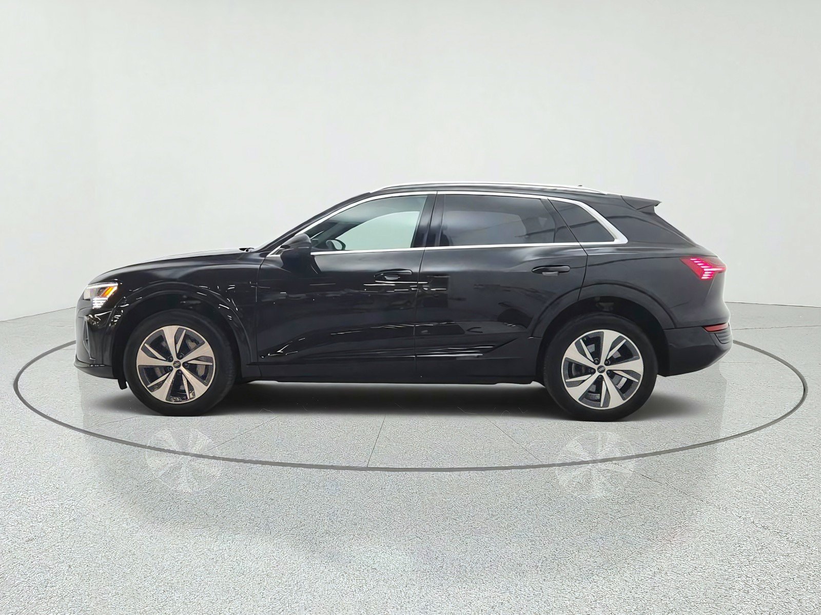 Used 2024 Audi Q8 e-tron Premium Plus AWD/4WD image 8