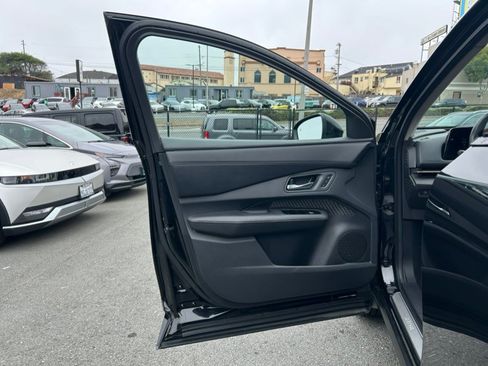 Used 2023 Nissan Ariya FWD image 16
