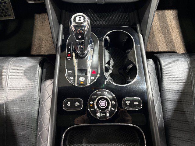 Used 2017 Bentley Bentayga AWD/4WD image 77