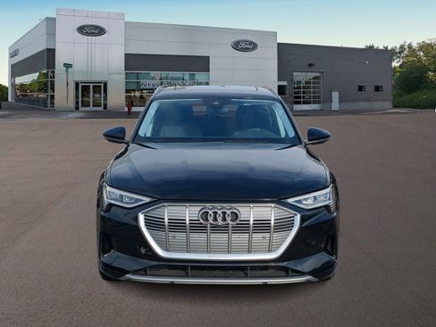 Used 2019 Audi e-tron Premium Plus image 3